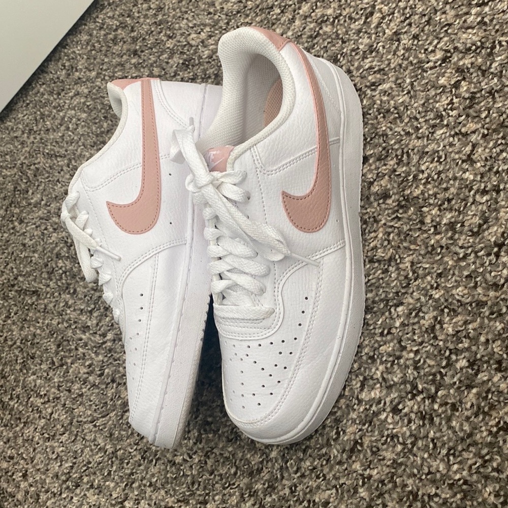 WORN ONCE! Women’s Nike sneakers. Just a little too big for me!